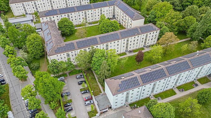Einige der Gebäude an der Züricher Straße sind schon mit Solarzellen bestückt, die restlichen folgen.