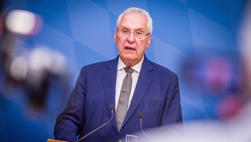 Innenminister Joachim Herrmann steht bereits mit dem BVK-Vorstandsvorsitzenden Axel Uttenreuther in Kontakt. Innenminister Joachim Herrmann steht bereits mit dem BVK-Vorstandsvorsitzenden Axel Uttenreuther in Kontakt.