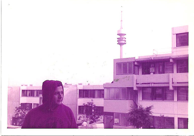 Beim Olympia-Attentat 1972 in München sterben elf israelische Athleten. Der Fechter Dan Alon hört die Schüsse &ndash; und kann fliehen, weil die Kidnapper nicht in sein Appartement eindringen