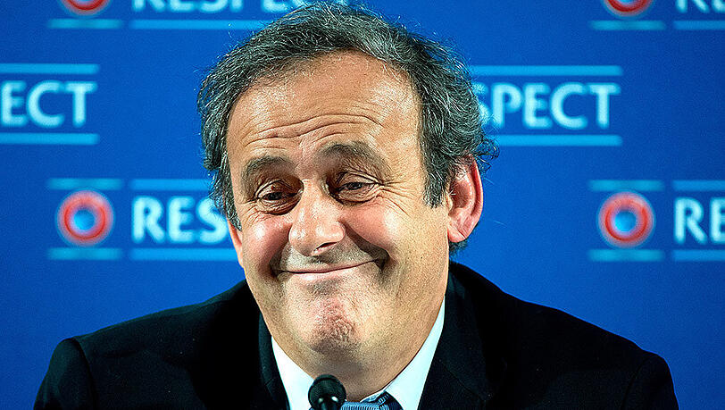 Michel Platini zieht eine weitere Kandidatur zum UEFA-Präsidenten einem Kampf gegen FIFA-Boss Blatter vor. Michel Platini zieht eine weitere Kandidatur zum UEFA-Präsidenten einem Kampf gegen FIFA-Boss Blatter vor.