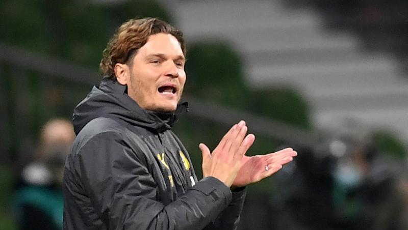 Dortmunds neuer Trainer Edin Terzic trieb seine Mannschaft an.
