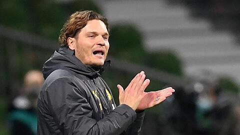 Dortmunds neuer Trainer Edin Terzic trieb seine Mannschaft an.