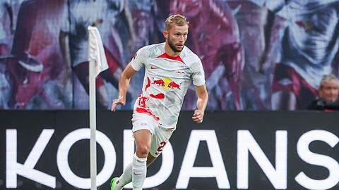 Leipzigs Spieler Konrad Laimer am Ball.