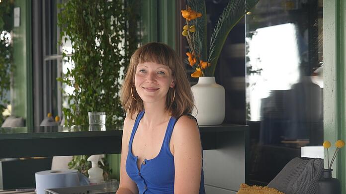 Lea Zapf entschließt sich mit 24 Jahren, noch eine Konditoren-Lehre anzutreten. Heute betreibt die 34-jährige Mutter eine winzige Konditorei mitten in München