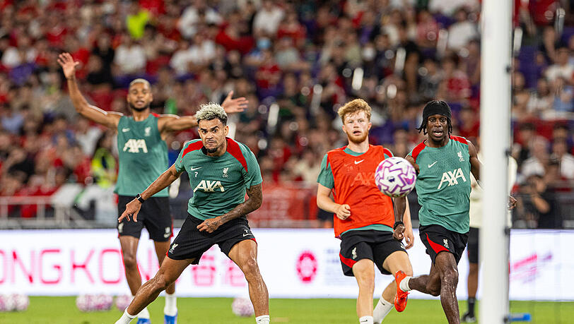 Derzeit mit Liverpool in Hongkong: Flügelstürmer Luis Díaz. Derzeit mit Liverpool in Hongkong: Flügelstürmer Luis Díaz.