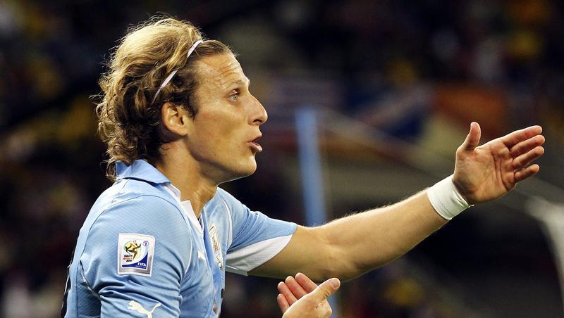 Enttäuschung nach dem WM-Aus: Uruguay-Star Diego Forlan. Enttäuschung nach dem WM-Aus: Uruguay-Star Diego Forlan.