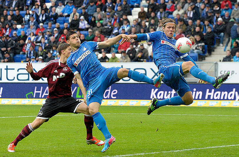 Hoffenheim, die Dritte: Ex-Löwe Kevin Volland trifft per Heber gegen den 1. FC Nürnberg ins Tor, das Gespann um Schiri Thorsten Kinhöfer gibt den Treffer nicht, obwohl der Ball klar hinter der Linie war. Das Spiel endet 2:2.