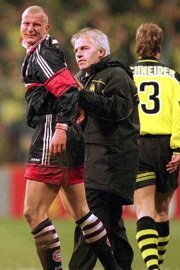 SAISON 1997/1998:Bittere Tränen vergießt Carsten Jancker: Die Bayern holen im sechsten Spiel in Serie keinen Sieg - stattdessen ist der Traum vom Champions-League-Titel nach der 1:2-Niederlage in der Verlängerung gegen Dortmund ausgeträumt. Eine solche Sieglos-Serie gab es bis heute nicht mehr.