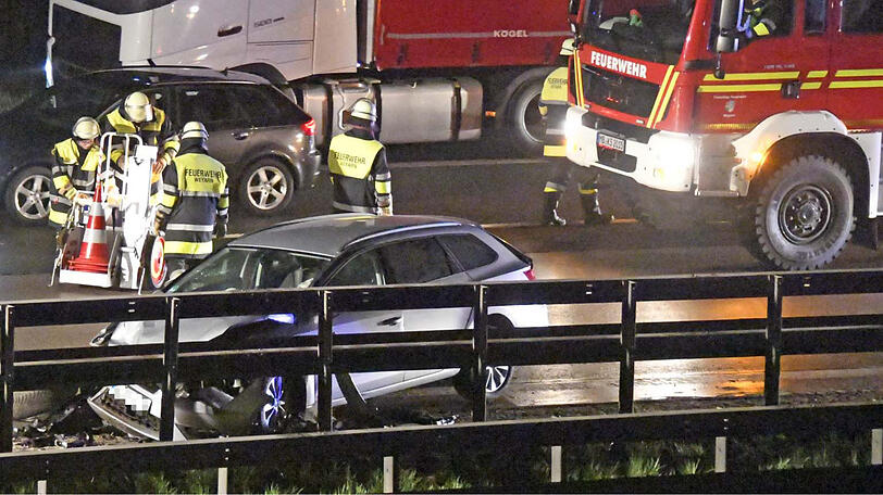 Die Bilder vom Unfallort auf der A8.