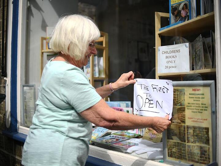 Die Geschäfte im Ort öffnen wieder.