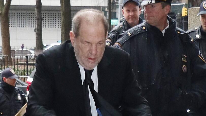Harvey Weinstein bleibt im Gefängnis. Harvey Weinstein bleibt im Gefängnis.