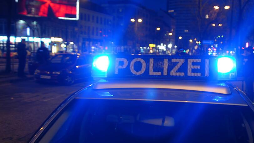 Rund 30 Polizeibeamte mussten an diesem Wochenende zu einer Party des Burschenvereins Brunnthal ausrücken (Symbolbild).