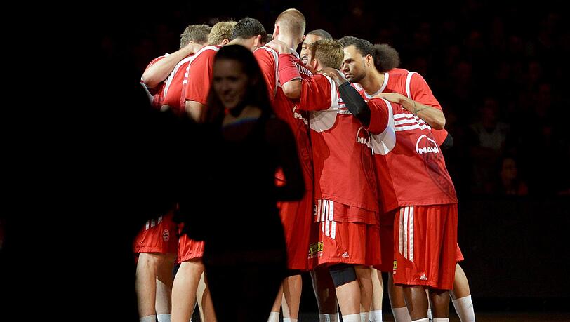 Das Team um Svetislav Pesic hat gleich zu Beginn in der Euroleague einen harten Gegner zu knacken: es geht gegen Olympiakos Piräus. Das Team um Svetislav Pesic hat gleich zu Beginn in der Euroleague einen harten Gegner zu knacken: es geht gegen Olympiakos Piräus.