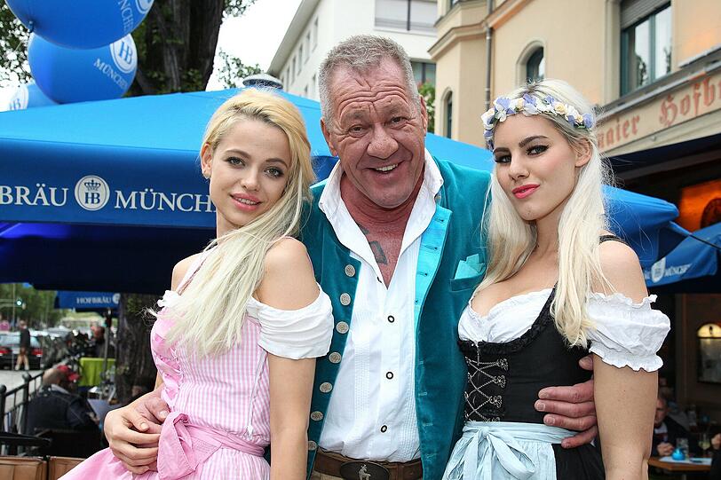 Hahn im Korb: Hugo Bachmaier mit Natalie Stiegelmaier (l.) und Corinna Weilermann