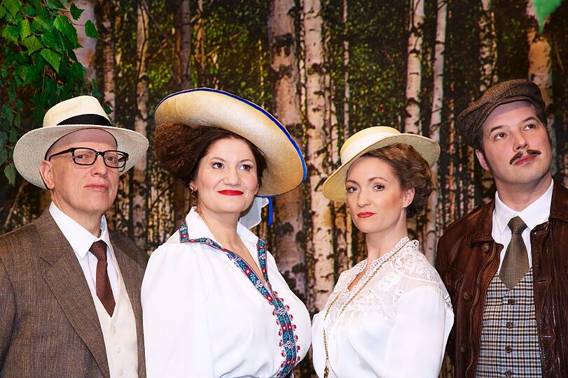 Erwin Windegger (Fredrik Egerman), Sigrid Hauser (Desirée Armfeldt), Julia Klotz (Gräfin Charlotte Malcolm), Daniel Prohaska (Graf Carl-Magnus Malcolm)