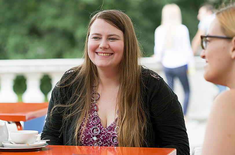10 Jahre in Freiheit: Natascha Kampusch beim Interview im Burggarten in Wien.