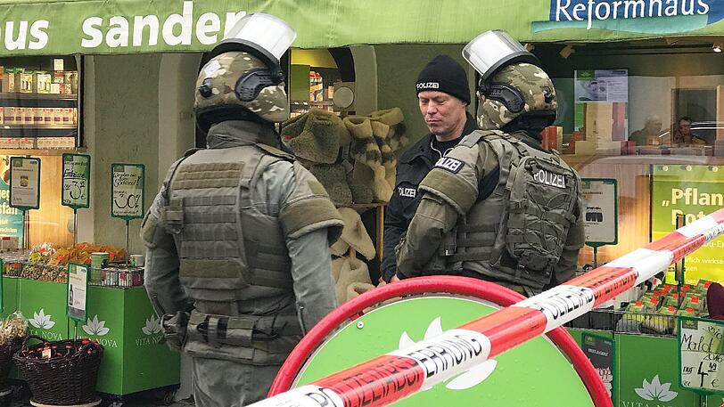 Geiselnahme beendet: Das SEK in Pfaffenhofen im Einsatz. Klicken Sie sich durch die Bilder!
