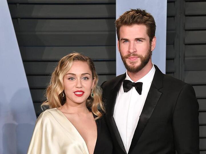 Miley Cyrus und Liam Hemsworth kommen 2018 in Beverly Hills zur Vanity Fair Oscar Party.