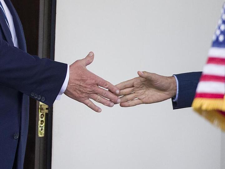 Handshake zwischen US-Präsiden Donald Trump (l.) und dem kanadischen Premier Justin Trudeau.