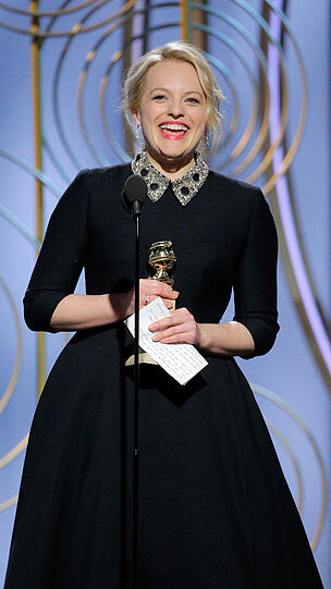 Elisabeth Olsen mit ihrer Auszeichnung als beste Schauspielerin in einer Drama-Serie für "The Handmaid's Tale".