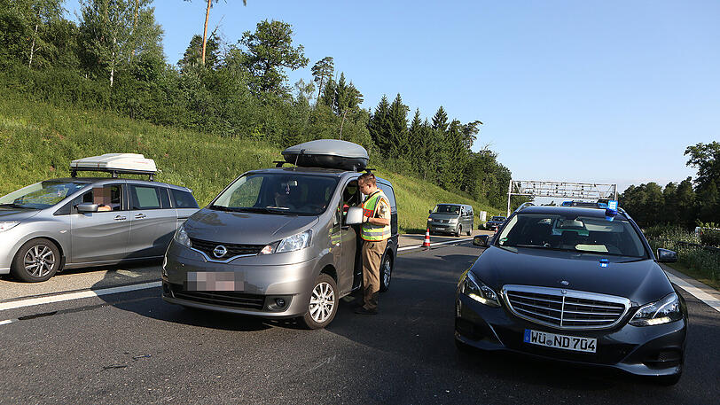 80 Euro Strafe und ein Punkt in Flensburg erwartet die Gaffer.