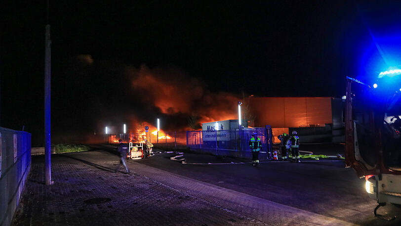 Die Flammen waren weitläufig zu sehen.