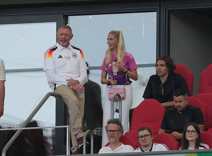 Auch der ehemalige Tennisprofi Boris Becker schaute sich ein Spiel im Stadion an. Er jubelte für die deutsche Mannschaft im Spiel gegen Ungarn.