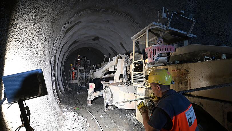 Vor einer Sprengung: Arbeiten f&uuml;r den Brennerbasistunnel (BBT). (Archivbild)