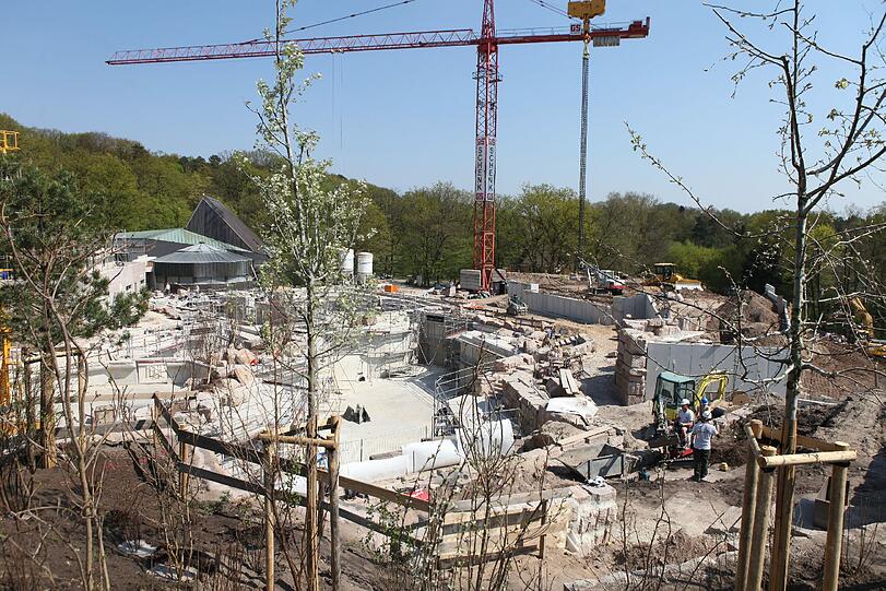 Derzeit laufen die Arbeiten an den Außenanlagen der Lagune auf Hochtouren. Für Anfang August ist die Eröffnung geplant.