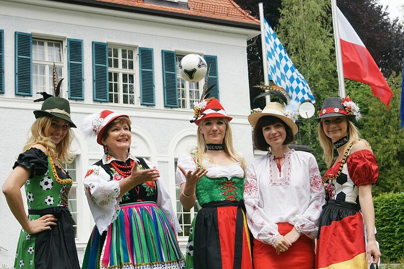 Dirndl für die EM: das perfekte Fan-Outfit für die Frau.