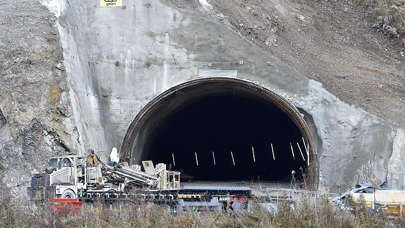 Besuchstag in der Tunnelröhre bei Oberau im Landkreis Garmisch-Partenkirchen. Die Bilder.