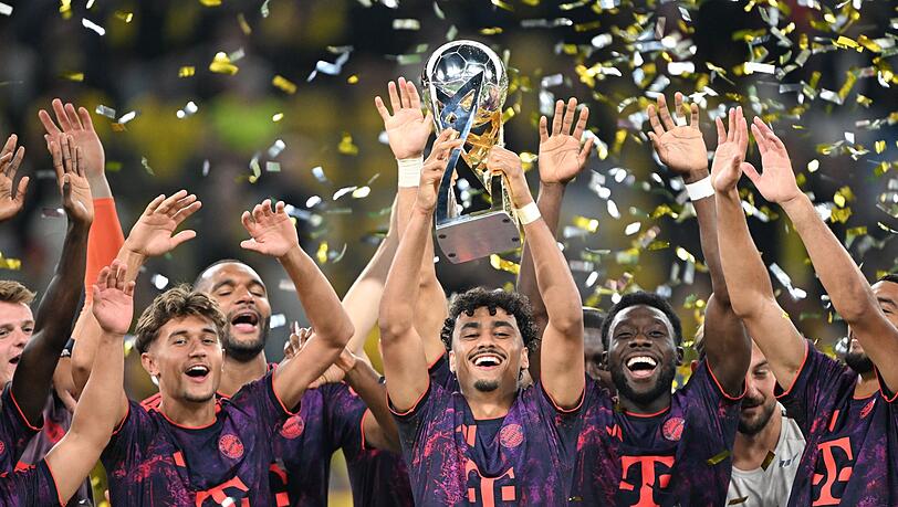 Bayerns Neuzugang Nathaniel Brown trat beim Franz-Beckenbauer-Supercup in ungewohnter Rolle auf. Bayerns Neuzugang Nathaniel Brown trat beim Franz-Beckenbauer-Supercup in ungewohnter Rolle auf.