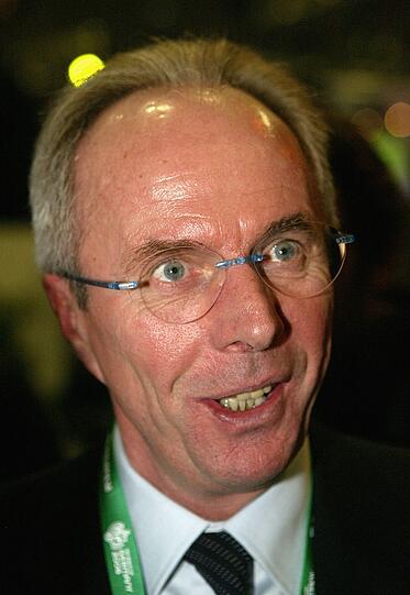 Dadurch wurde der damals ins Straucheln gekommene Erstligist IFK Göteborg auf den jungen Trainer aufmerksam. Prompt belegte der Verein 1979 mit Eriksson PLatz zwei der Tabelle - und holte im Sommer den Pokalsieg. Erikssons erster Titel.