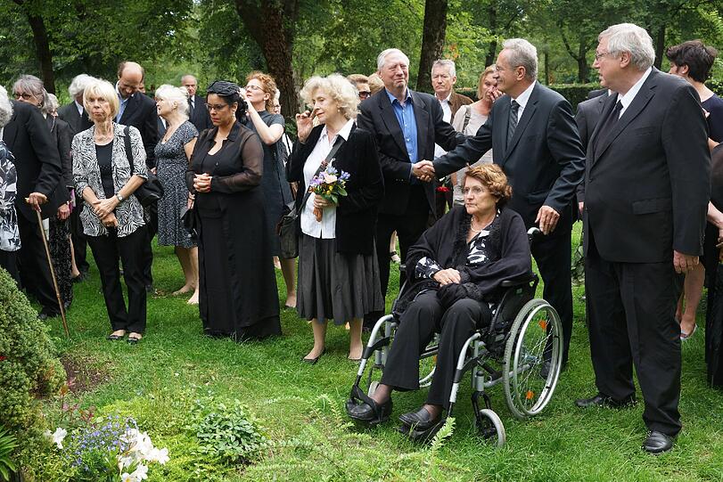 Beerdigung von der Schwabinger Gisela. Die Bilder!