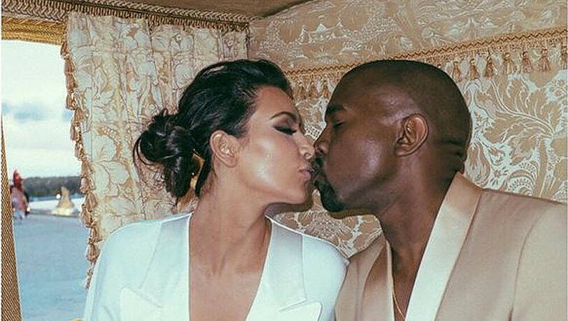 Kim Kardashian und Kayne West knackten mit ihrem Hochzeitsfoto einen Instagram-Rekord Kim Kardashian und Kayne West knackten mit ihrem Hochzeitsfoto einen Instagram-Rekord