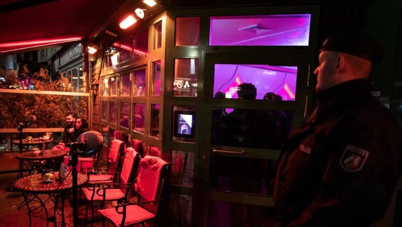 Am vergangenen Samstag wurde zeitgleich in mehren NRW-Städten mehrer Shisha-Bars durchsucht. Am vergangenen Samstag wurde zeitgleich in mehren NRW-Städten mehrer Shisha-Bars durchsucht.