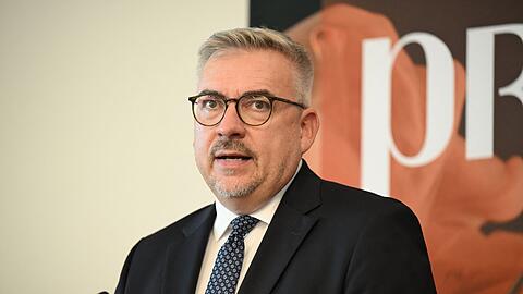 Der fr&uuml;here FDP- Bundespolitiker und jetzige Tabaklobbyist Jan M&uuml;cke ist sauer auf die aktuelle Bundesregierung.
