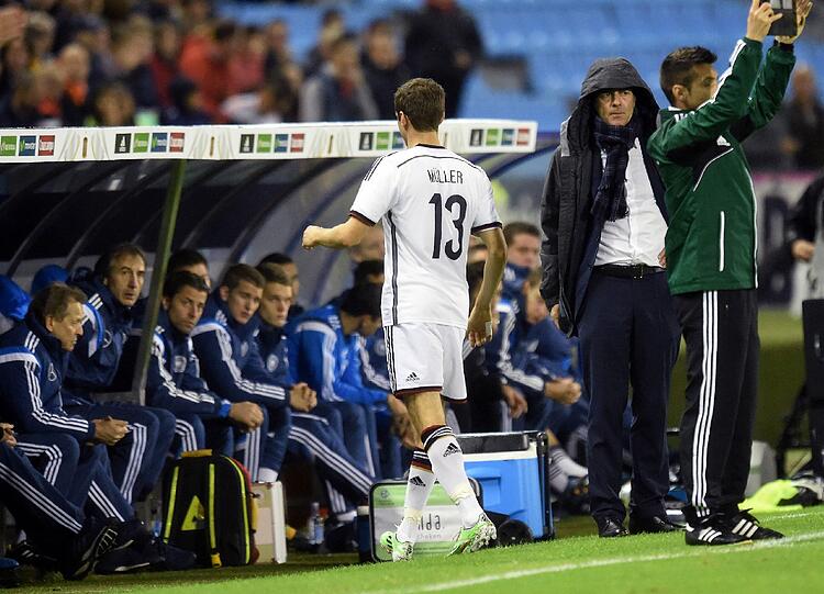 Nach der Attacke von Sergio Ramos musste Thomas Müller in der 22. Minute ausgewechselt werden.