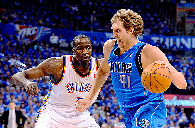 Dirk Nowitzki (rechts) war am Donnerstag mit 16 Punkten drittbester Werfer der Dallas Mavericks.