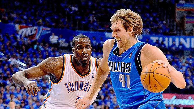 Dirk Nowitzki (rechts) war am Donnerstag mit 16 Punkten drittbester Werfer der Dallas Mavericks. Dirk Nowitzki (rechts) war am Donnerstag mit 16 Punkten drittbester Werfer der Dallas Mavericks.
