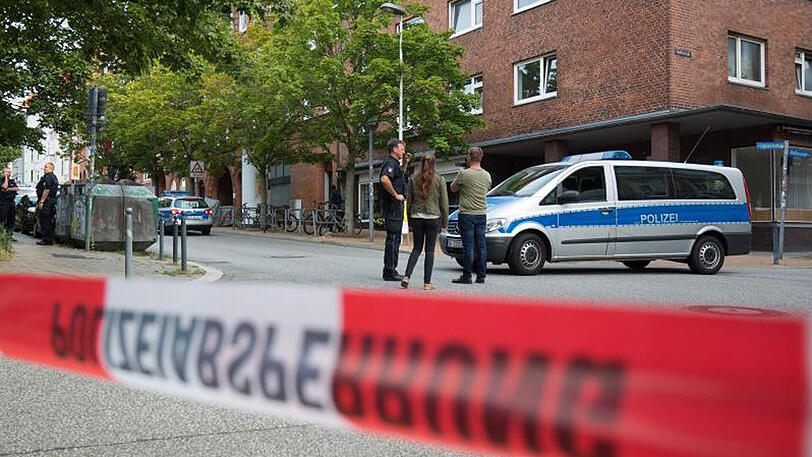 Polizeieinsatz in Kiel: Der Erpresser hatte vergiftete Marzipanherzen an einer Schule ausgelegt.