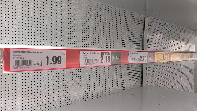 Die Käsebockwurst und die Wiener sitzen auf der Straße...