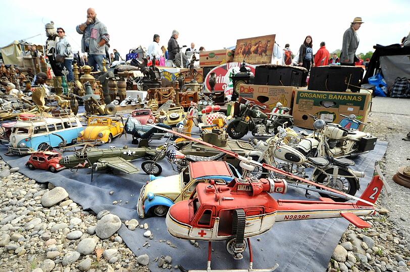 Bayerns größter Flohmarkt. Am Samstag waren wieder über 20000 Schnäppchenjäger da! Wir zeigen die besten und kuriosesten Bilder!