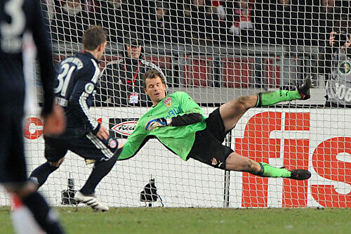 Und wieder ist Jens Lehmann geschlagen: Schweinsteiger trifft zum 4:0