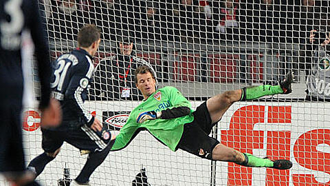 Und wieder ist Jens Lehmann geschlagen: Schweinsteiger trifft zum 4:0
