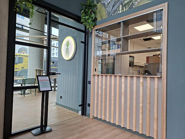 Der Eingang des neuen Katzentempels in Freiham. Hier kann Essen auch zum Mitnehmen bestellt werden. Der Eingang des neuen Katzentempels in Freiham. Hier kann Essen auch zum Mitnehmen bestellt werden.