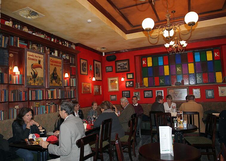Die Lounge: Hier können die Gäste in Ruhe Steaks und Burger verspeisen.