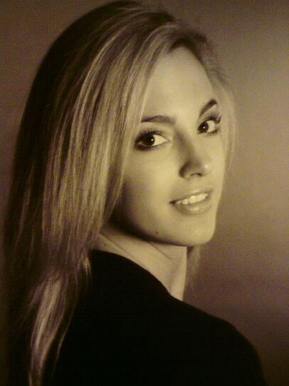 CORNELIA HOLLER: Cornelia ist 20 Jahre alt und hat vor kurzem...