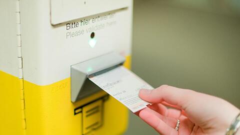 In vielen Verkehrsverbünden steigen zum Jahreswechsel die Preise für Fahrkarten.