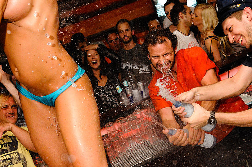 "Club Bizarre Police Academy Sex" im Parkcafé